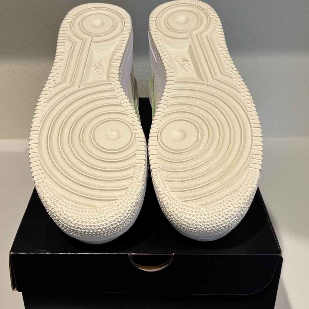 Men’s Nike Air Force 1 '07 Low silhouette - Picture 7 of 11